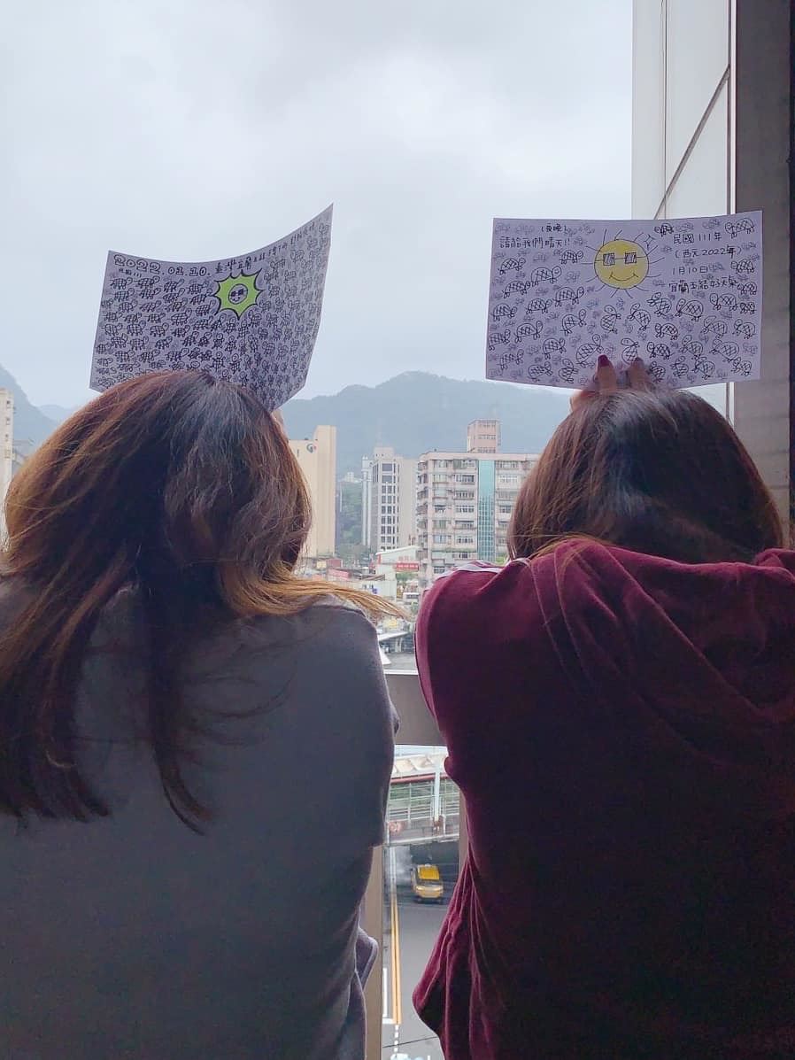 包棟房型的交誼廳與廚房
